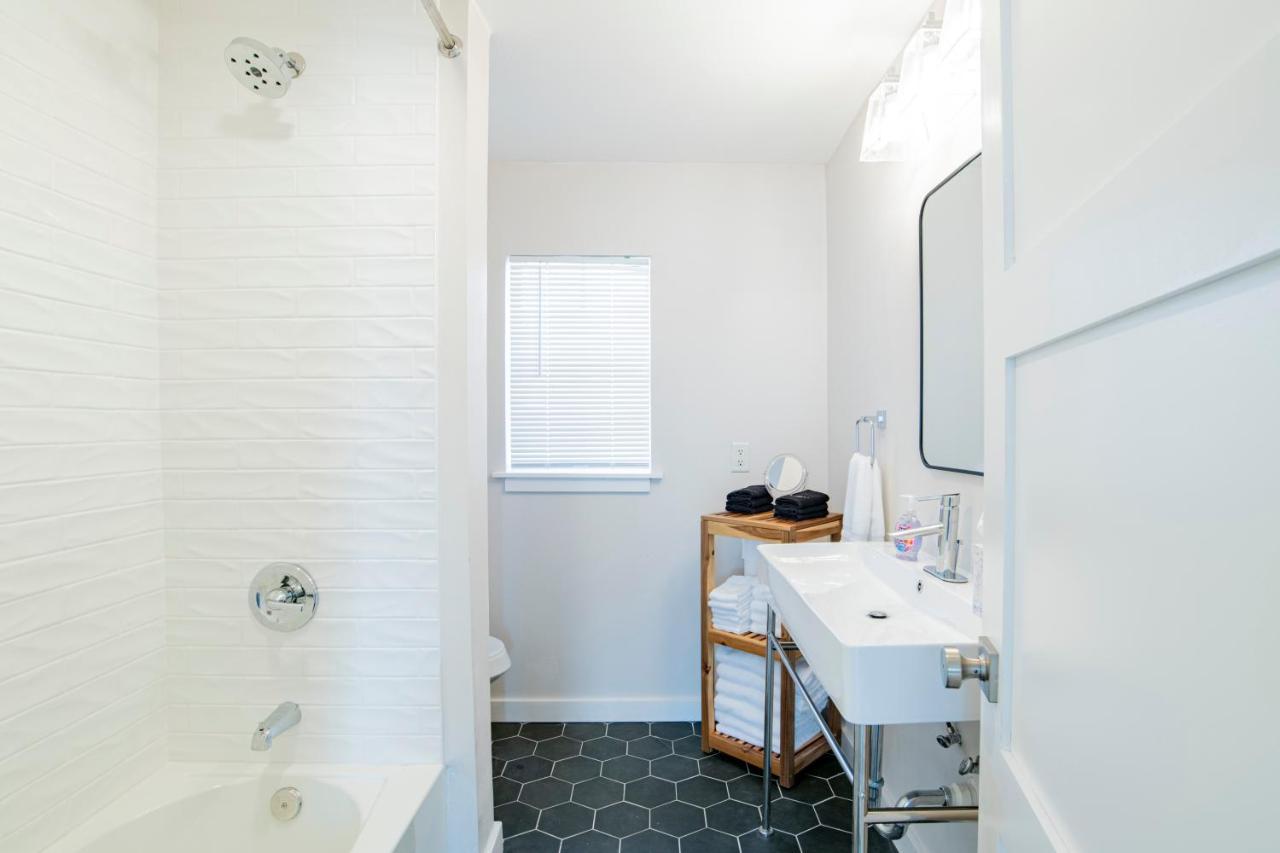 House In Mobile Newly Renovated! Quiet & Centrally Located! 외부 사진